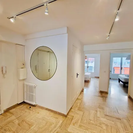 Les Appts D'albertine: Charming Seaside Retreat With Private Parking Apartment